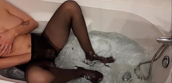  Young-Wife in Pantyhose Masturbation with a Bath